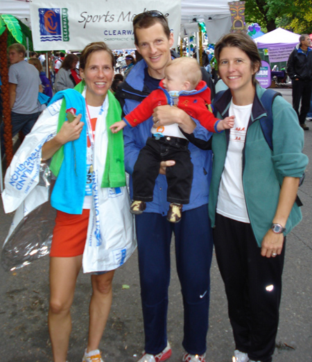 Post-race photo: everybody say SUB-THREEEE...